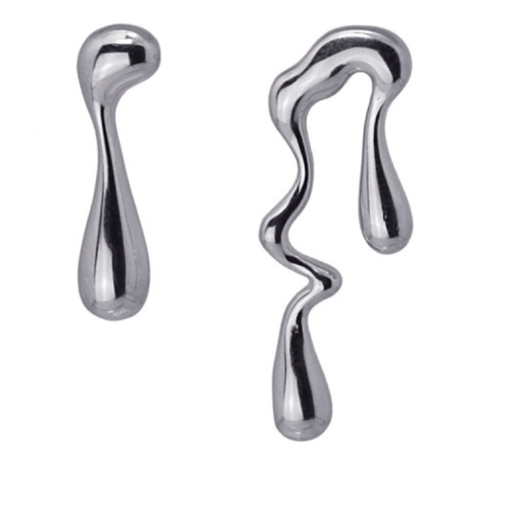 Drop earrings in asymmetrical design.